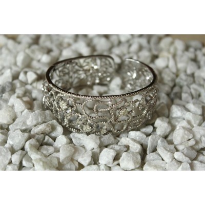 Diamond Bangle in 18k White Gold